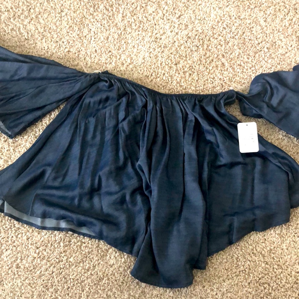 Brand new off the shoulder blouse. It can be dressed up or down. It is a small.